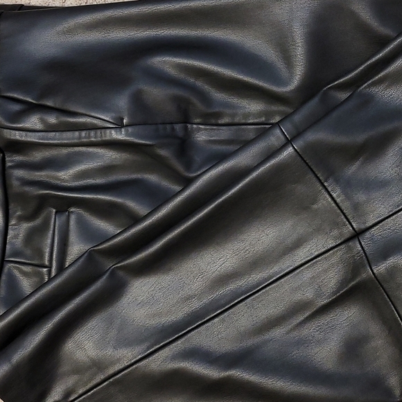 𝅺Alfani Women's Faux Leather Finish Slim Fit Petite Pants - Picture 12 of 16